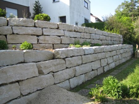 Jurakalk Mauersteine ca. 40 cm hoch, ca. 40 – 50 cm tief, freie Längen, neu – 1000 kg